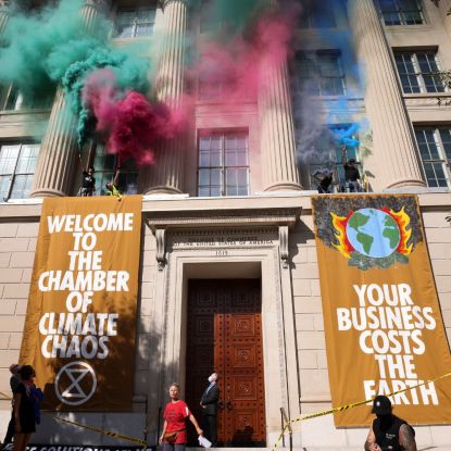 IPCC report 2023: Extinction rebellion protestors 